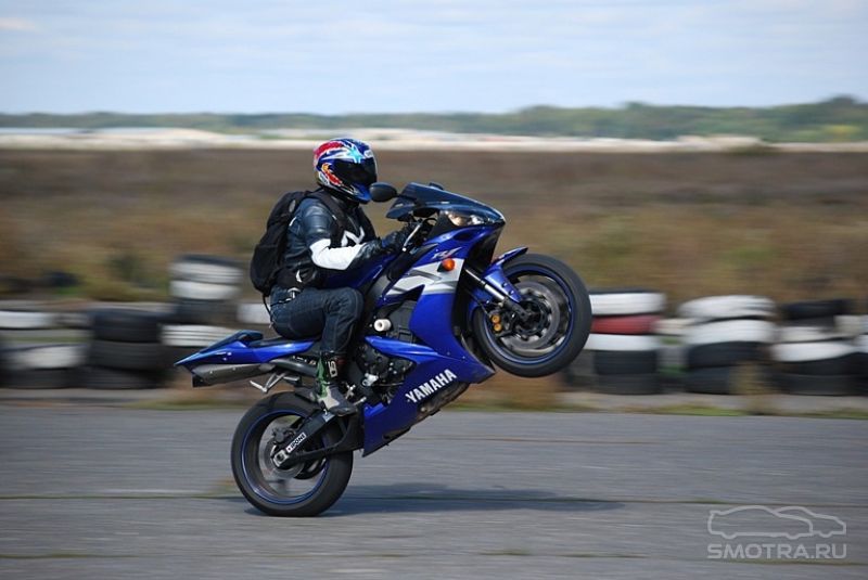 Yamaha YZF Wheelie